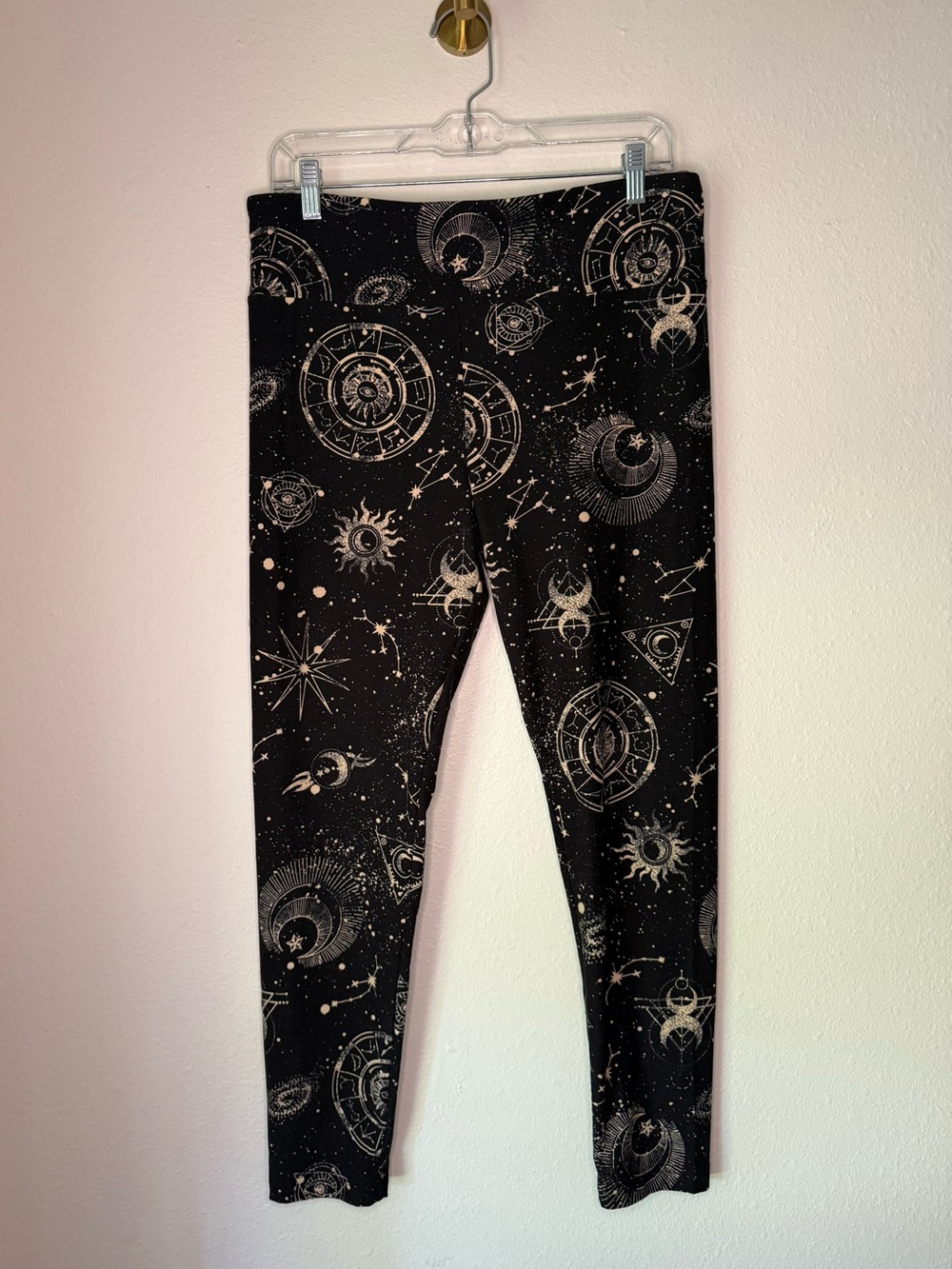 Celestial Astrology Sun Moon Stars Black Leggings size XL 15–17
